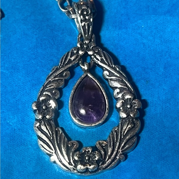 Vintage silver tone decorative necklace with purple stone - Picture 1 of 4